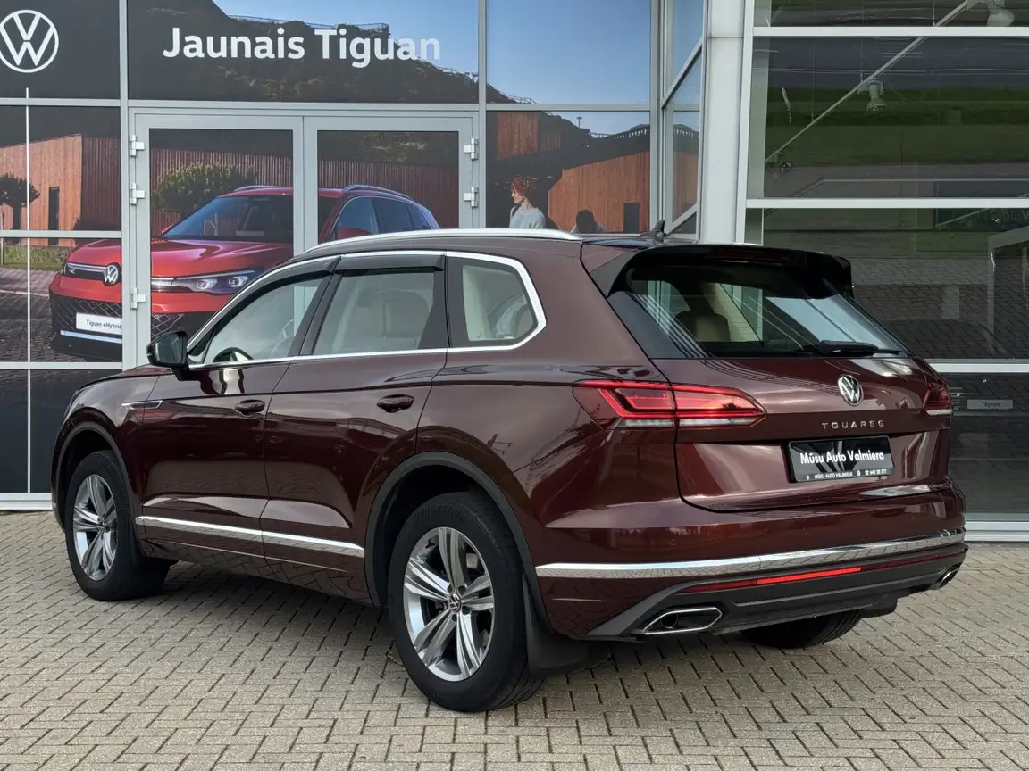 VOLKSWAGEN TOUAREG