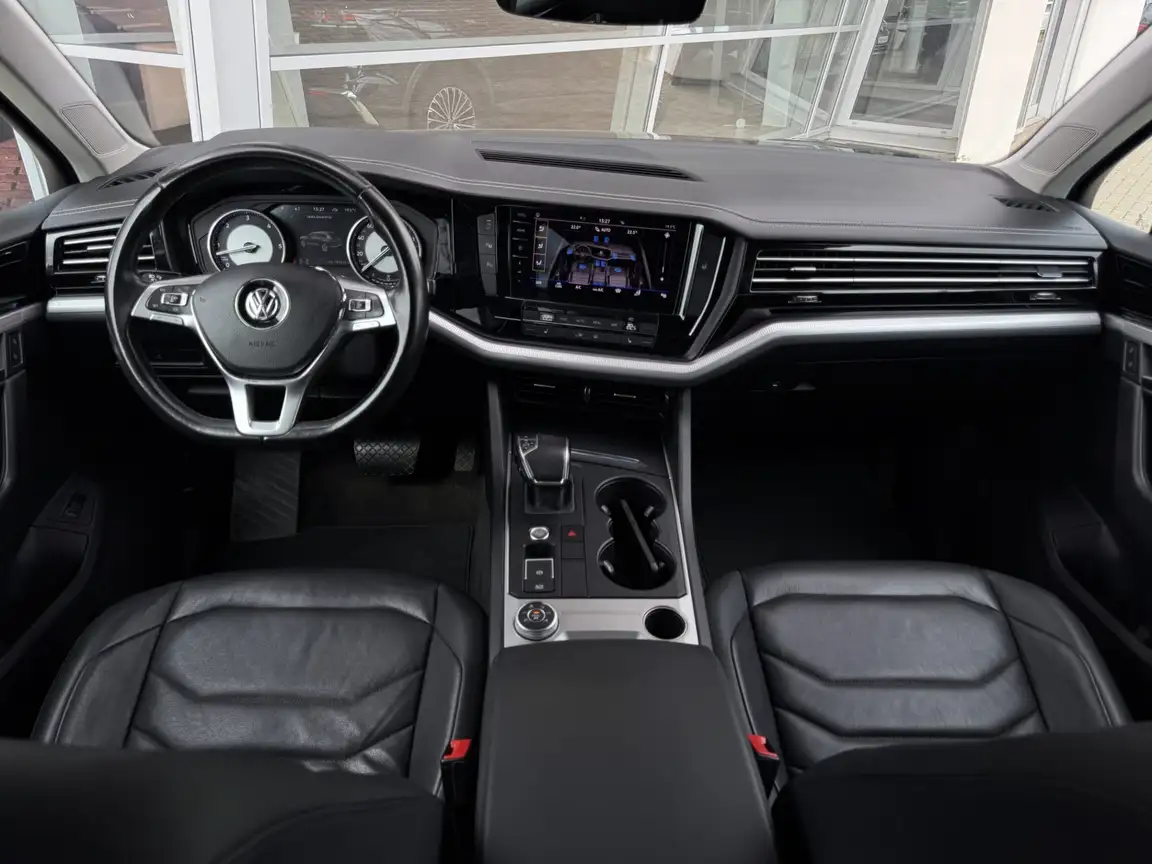 VOLKSWAGEN TOUAREG