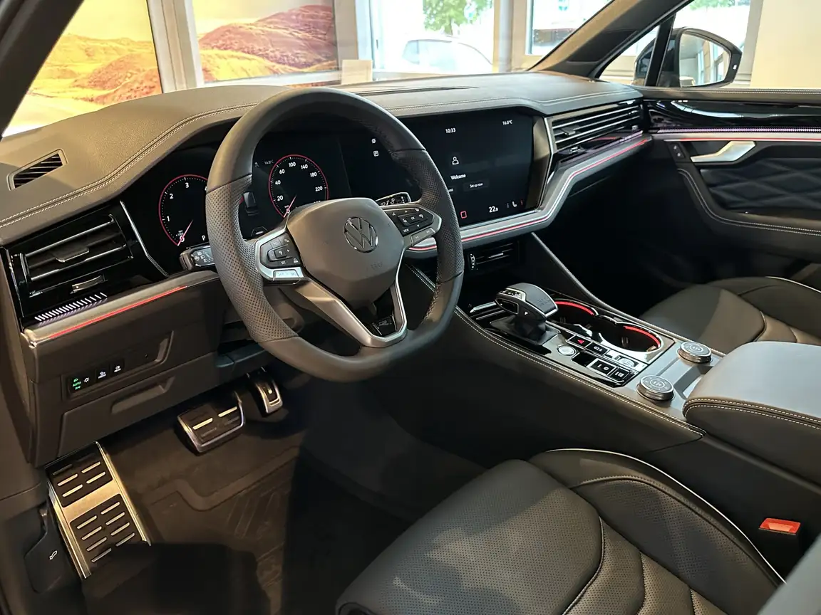 VOLKSWAGEN TOUAREG