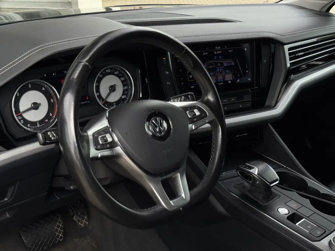 VOLKSWAGEN TOUAREG