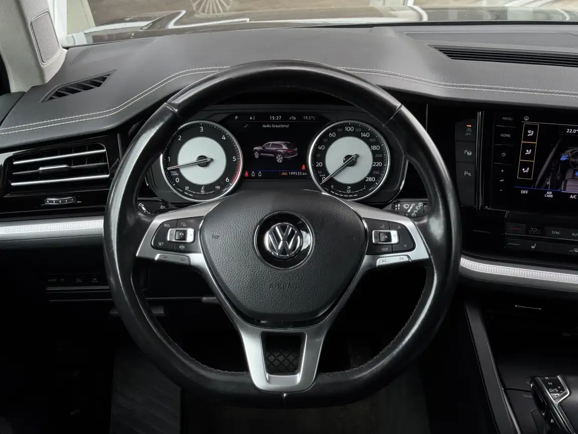 VOLKSWAGEN TOUAREG