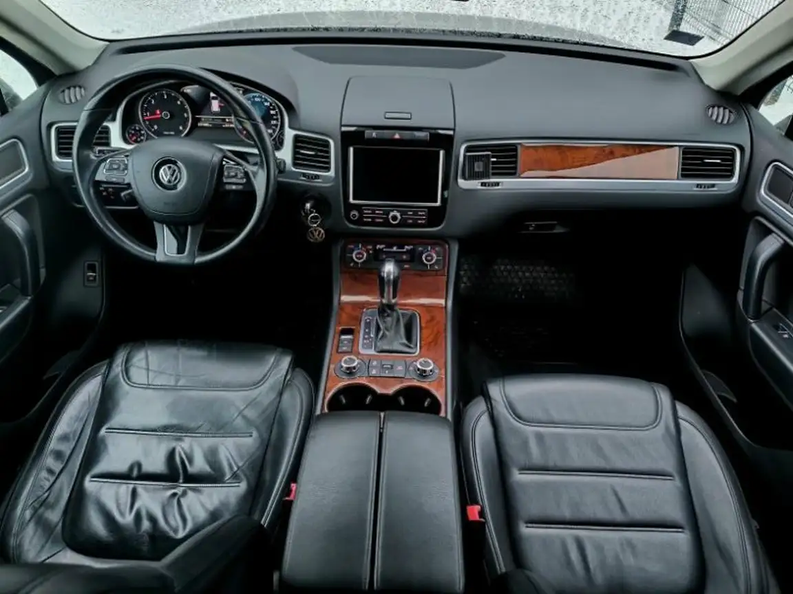 VOLKSWAGEN TOUAREG