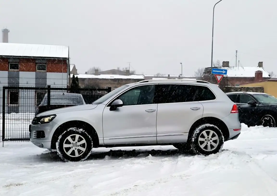 VOLKSWAGEN TOUAREG