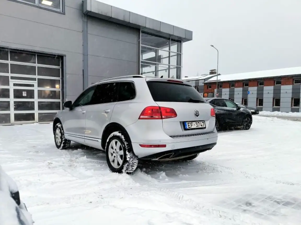 VOLKSWAGEN TOUAREG