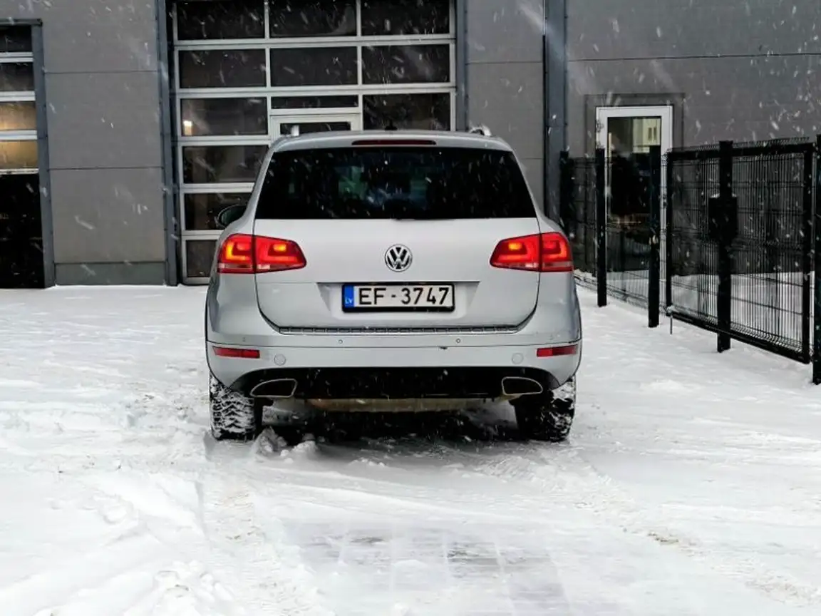VOLKSWAGEN TOUAREG