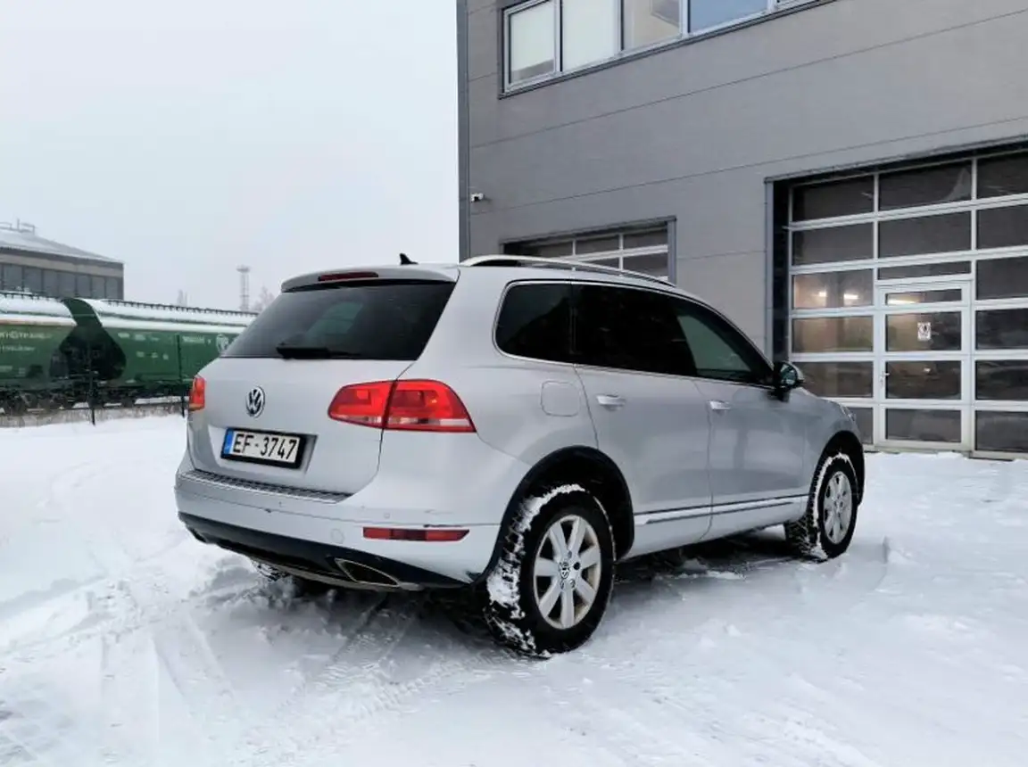 VOLKSWAGEN TOUAREG