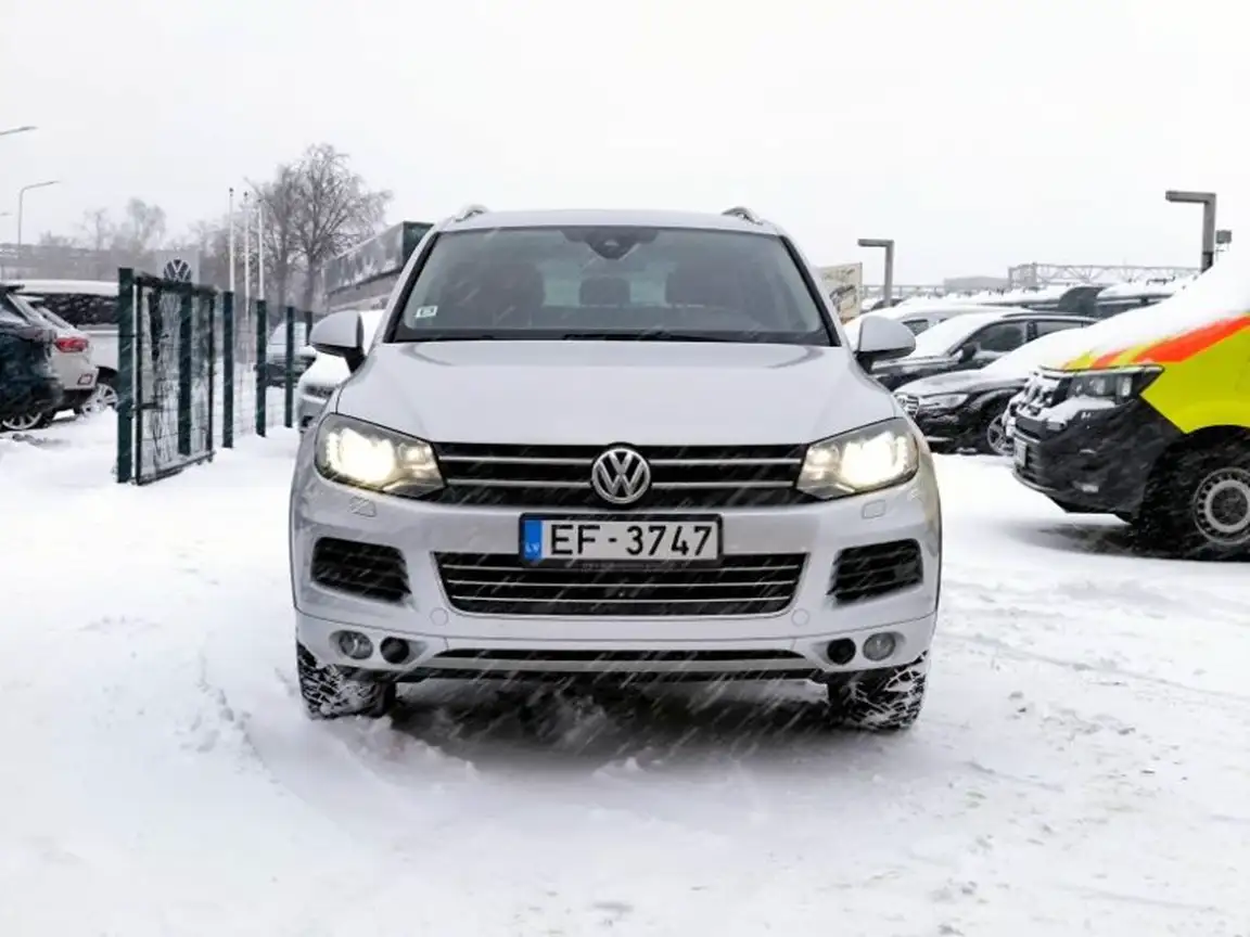 VOLKSWAGEN TOUAREG