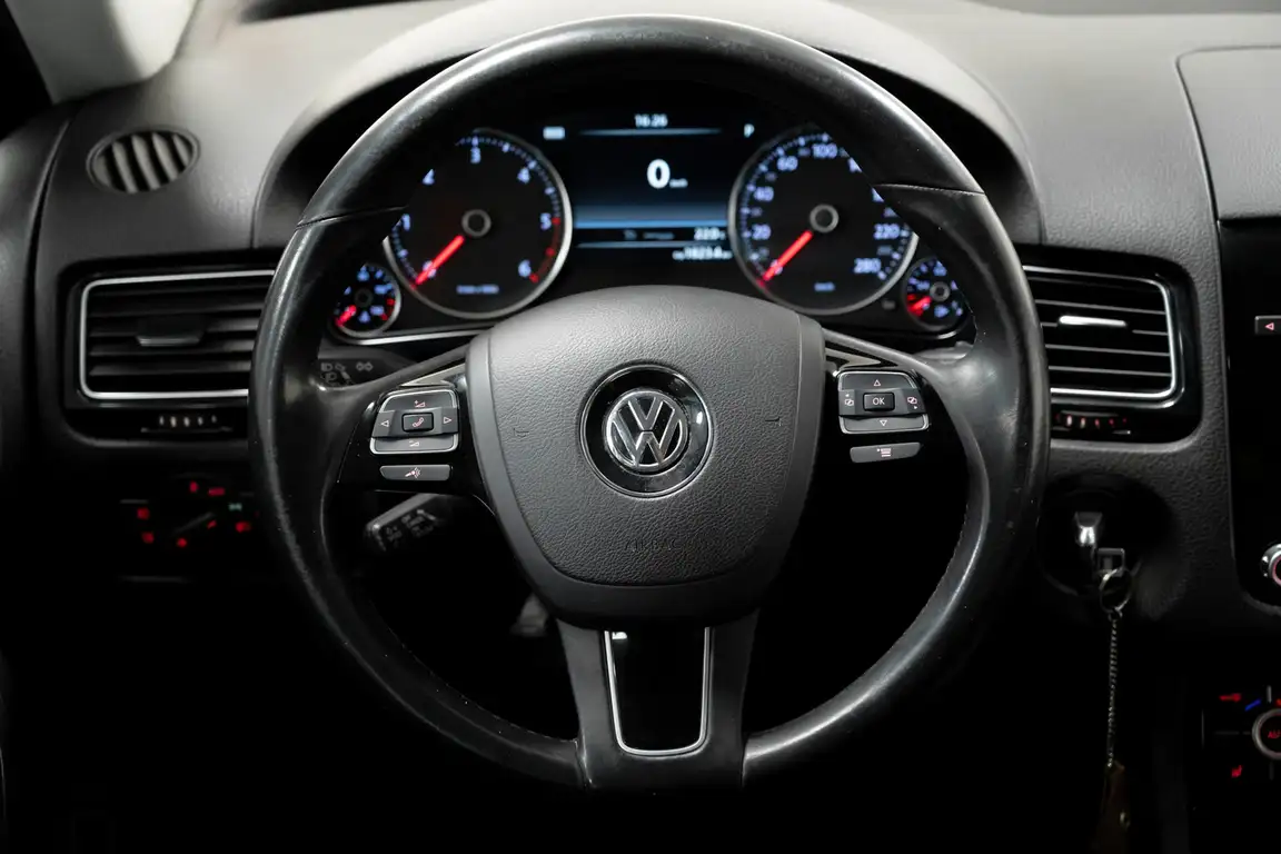 VOLKSWAGEN TOUAREG