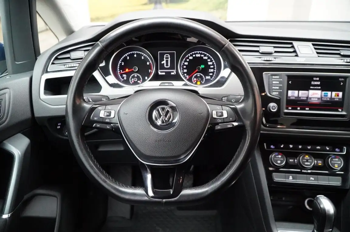 VOLKSWAGEN TOURAN