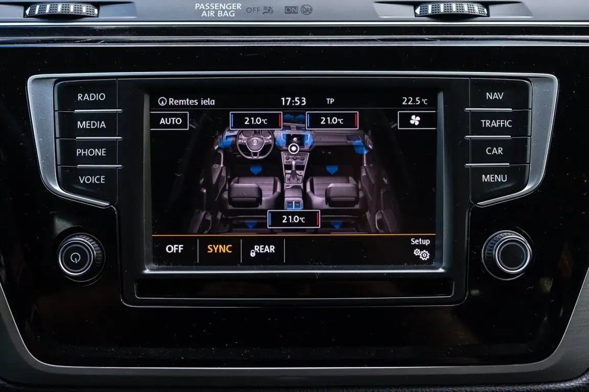 VOLKSWAGEN TOURAN