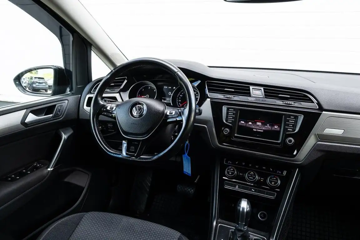 VOLKSWAGEN TOURAN