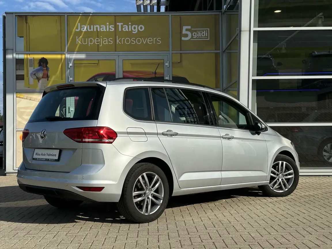 VOLKSWAGEN TOURAN