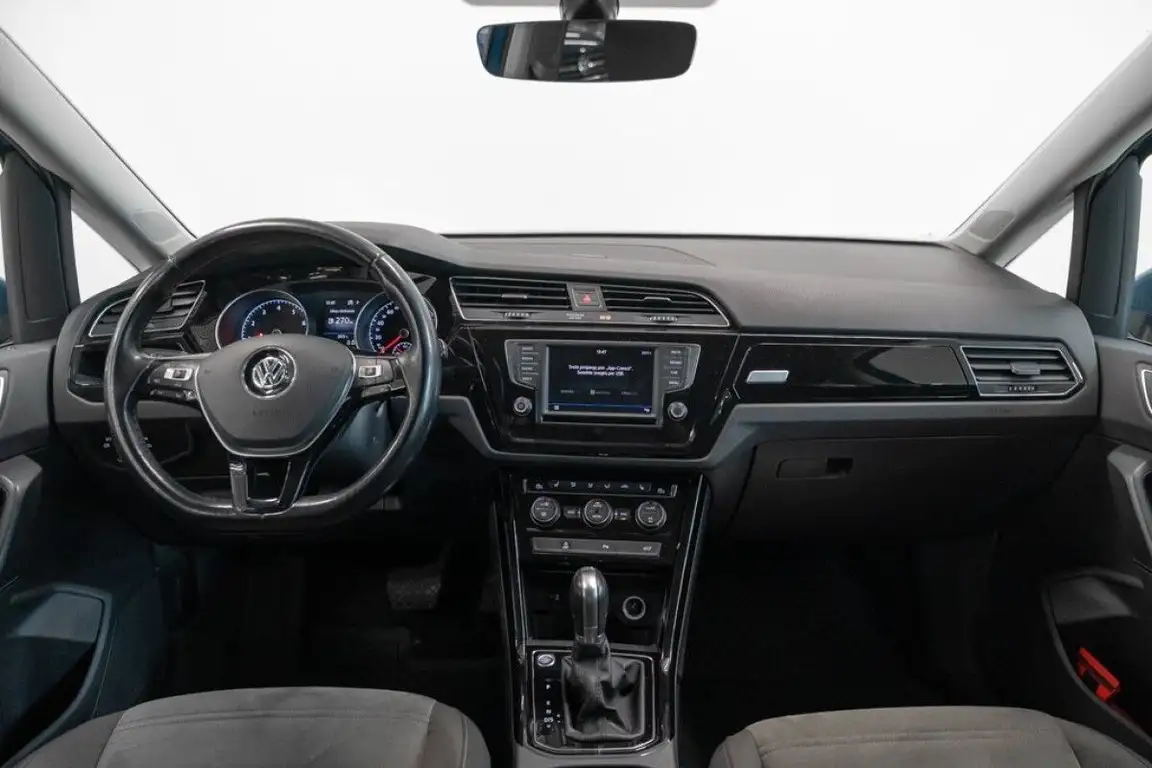 VOLKSWAGEN TOURAN