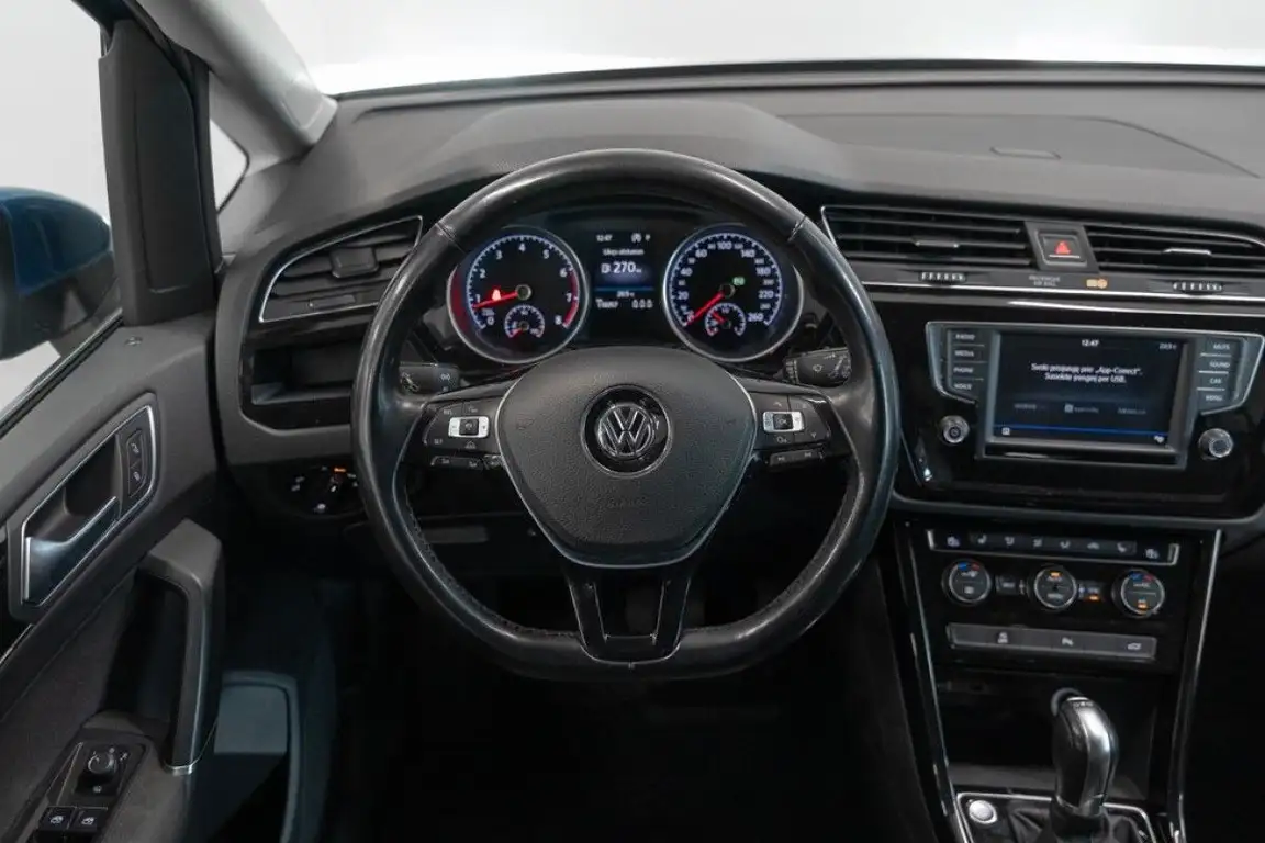 VOLKSWAGEN TOURAN