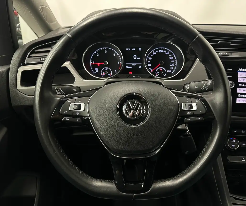 VOLKSWAGEN TOURAN