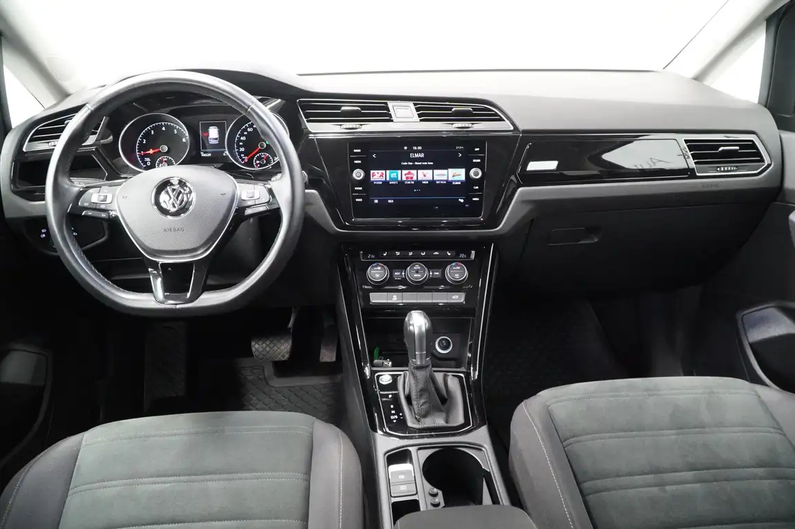 VOLKSWAGEN TOURAN