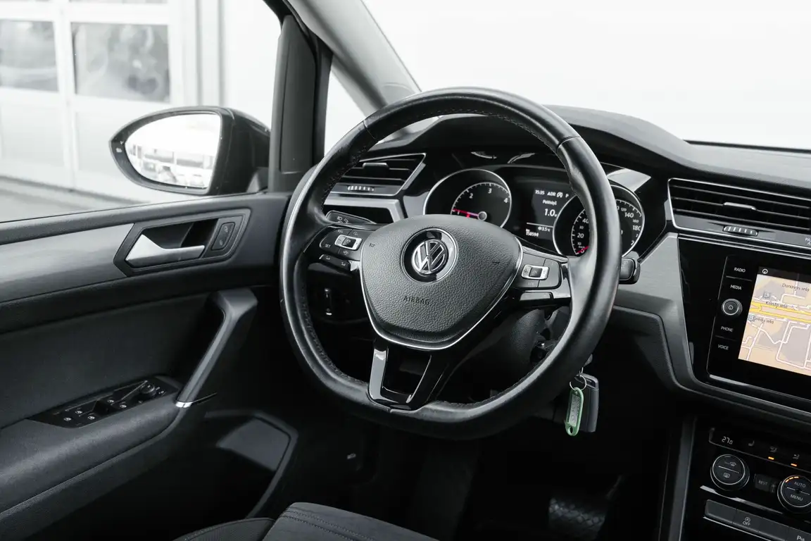 VOLKSWAGEN TOURAN