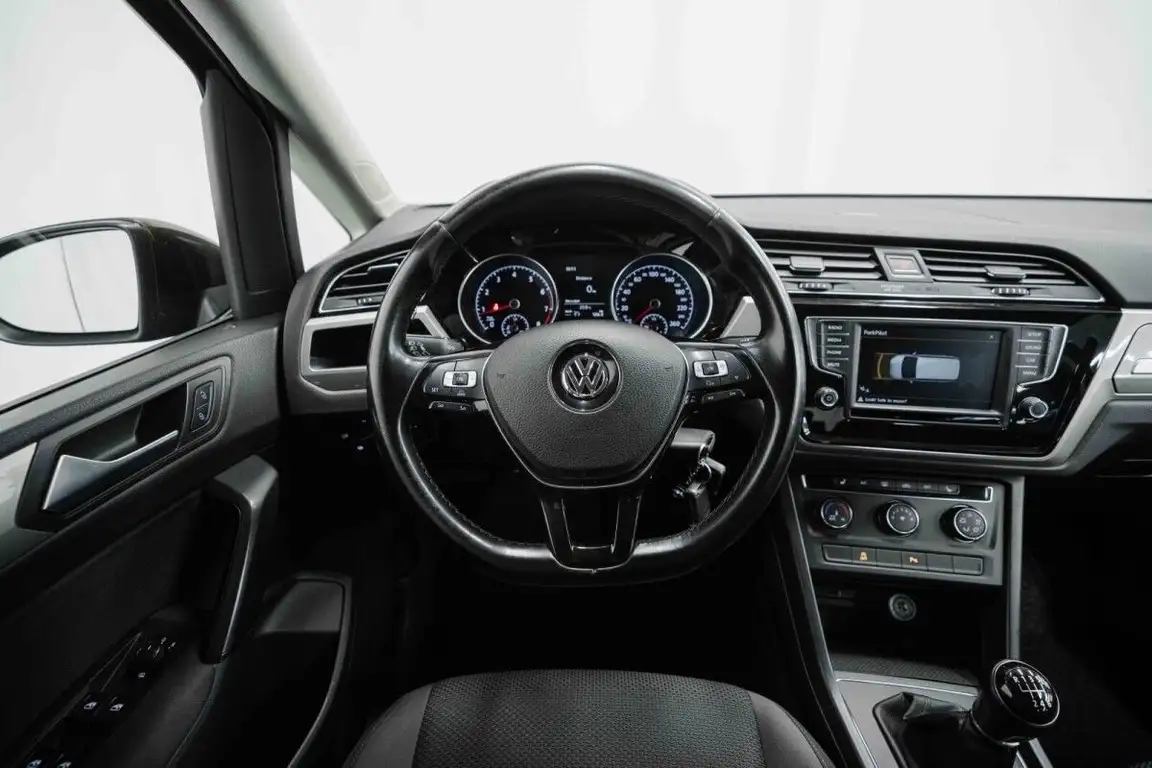 VOLKSWAGEN TOURAN