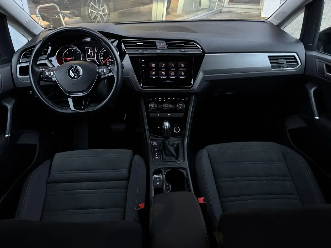 VOLKSWAGEN TOURAN