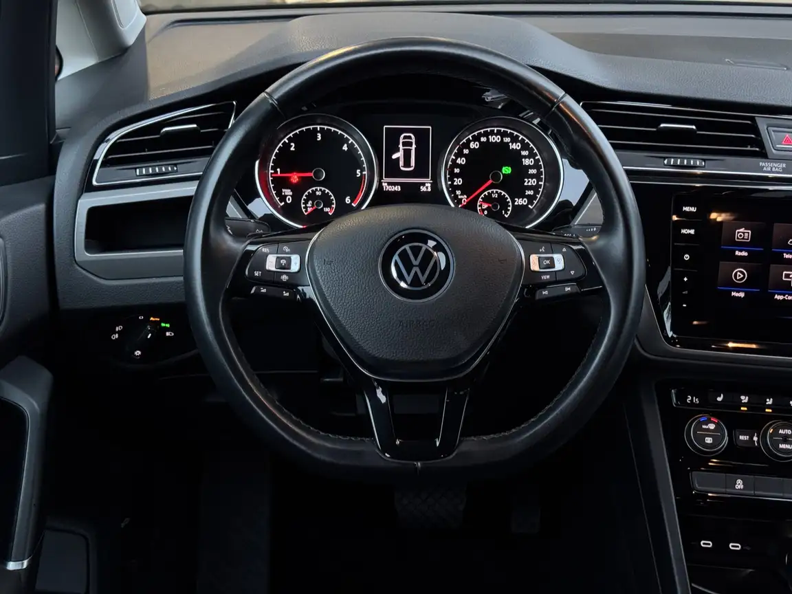 VOLKSWAGEN TOURAN