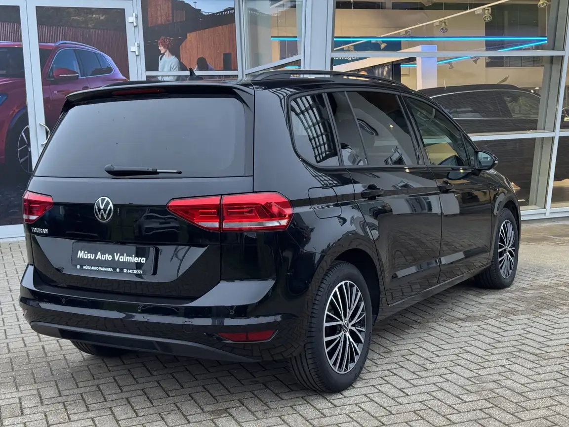 VOLKSWAGEN TOURAN