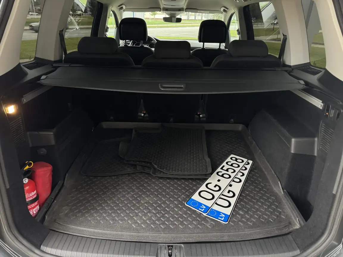 VOLKSWAGEN TOURAN