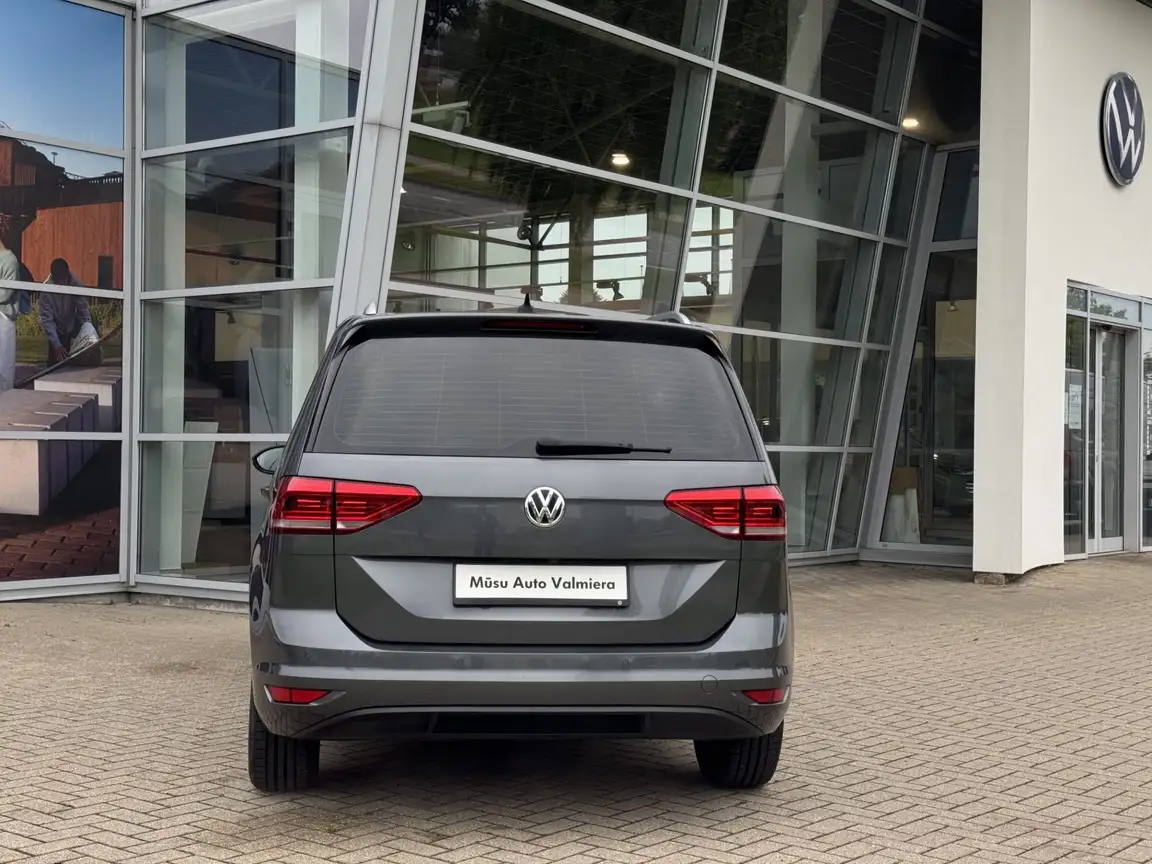 VOLKSWAGEN TOURAN