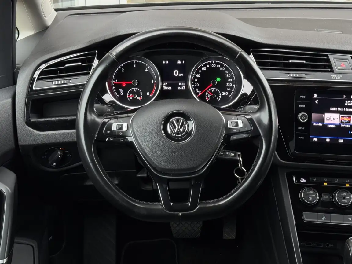 VOLKSWAGEN TOURAN