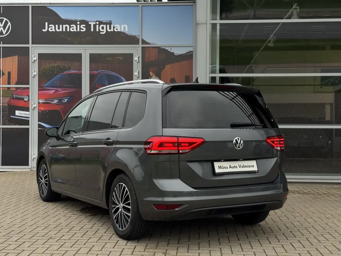 VOLKSWAGEN TOURAN