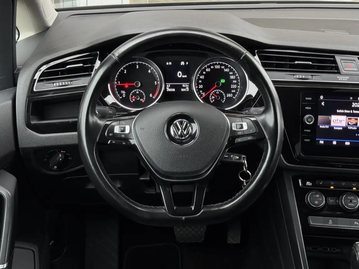 VOLKSWAGEN TOURAN