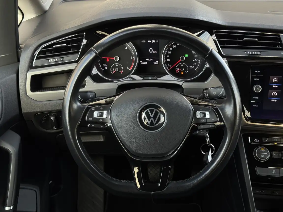 VOLKSWAGEN TOURAN