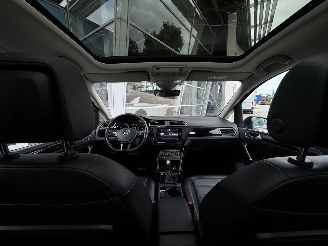 VOLKSWAGEN TOURAN