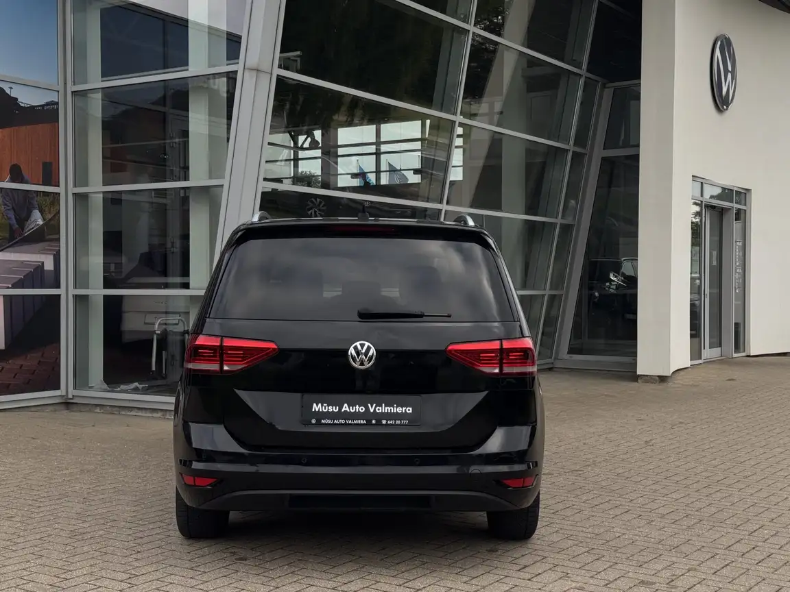 VOLKSWAGEN TOURAN