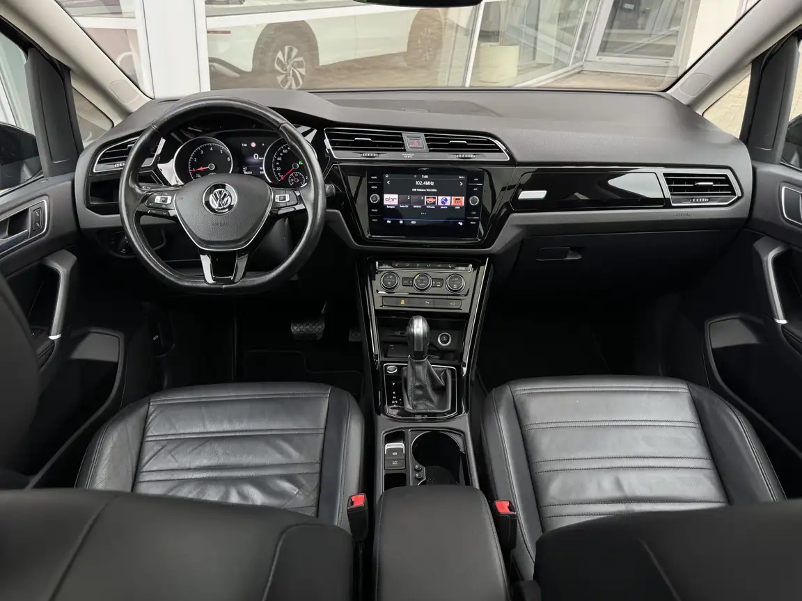 VOLKSWAGEN TOURAN
