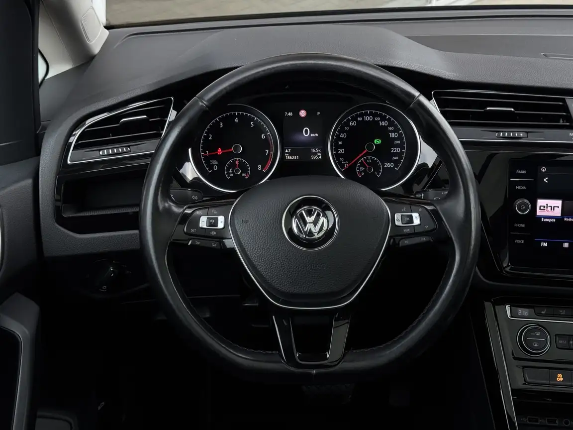 VOLKSWAGEN TOURAN