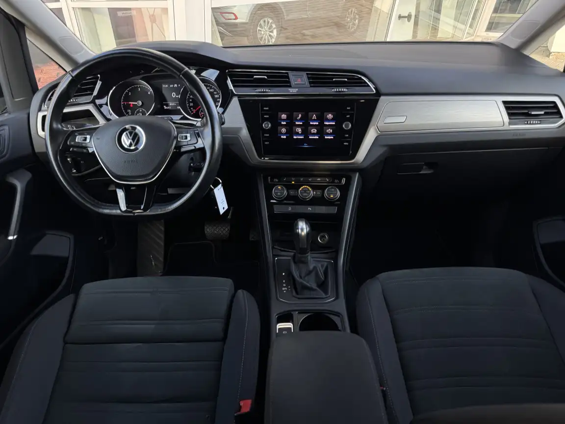 VOLKSWAGEN TOURAN