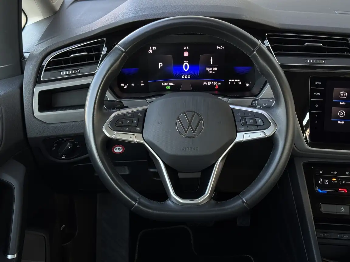 VOLKSWAGEN TOURAN