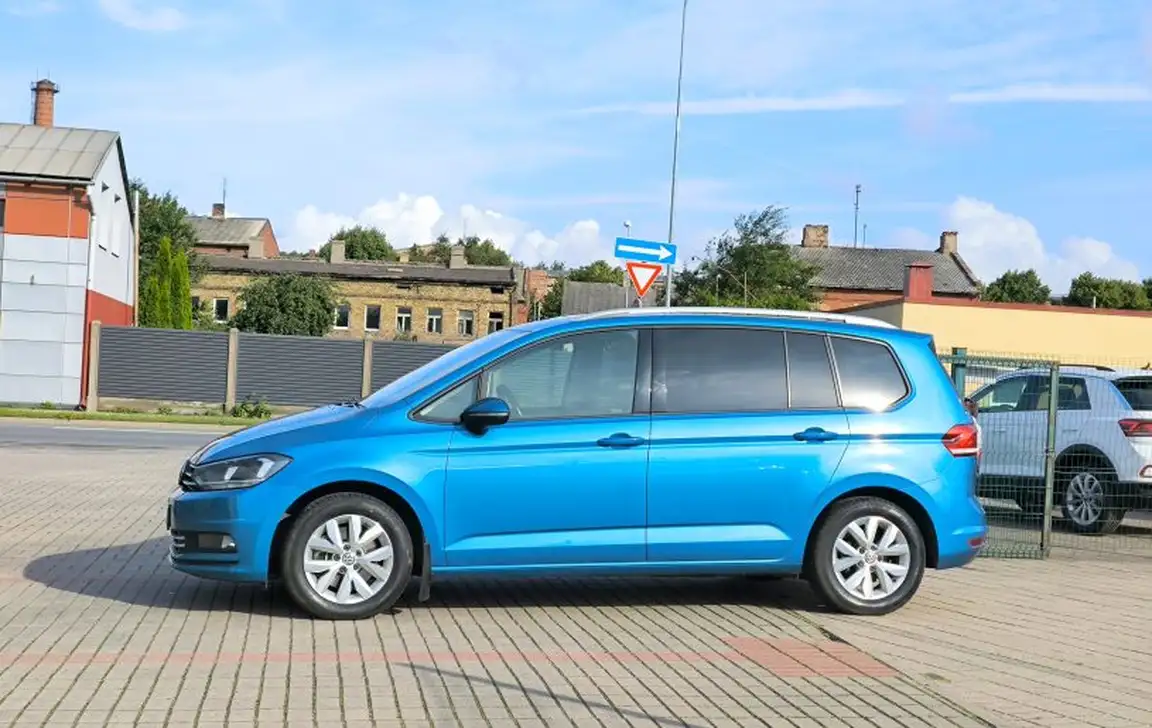 VOLKSWAGEN TOURAN