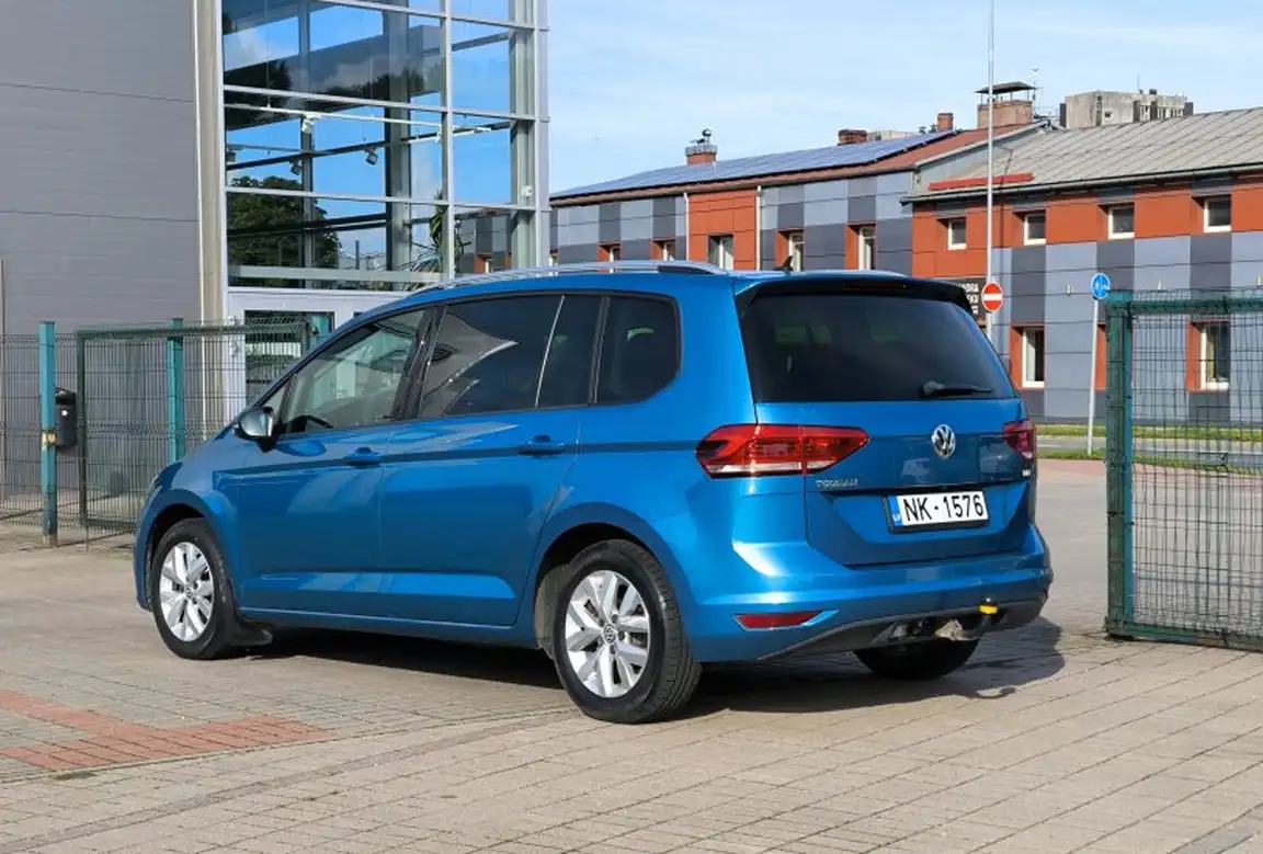 VOLKSWAGEN TOURAN