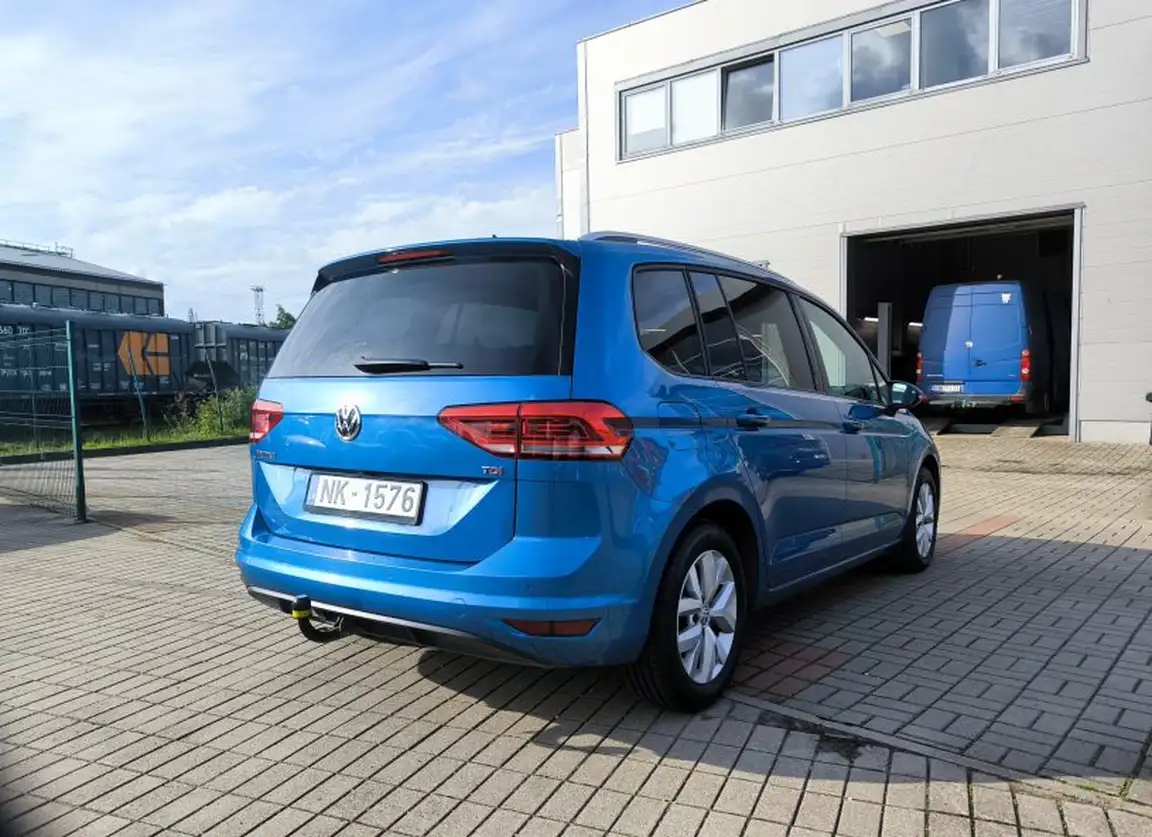 VOLKSWAGEN TOURAN
