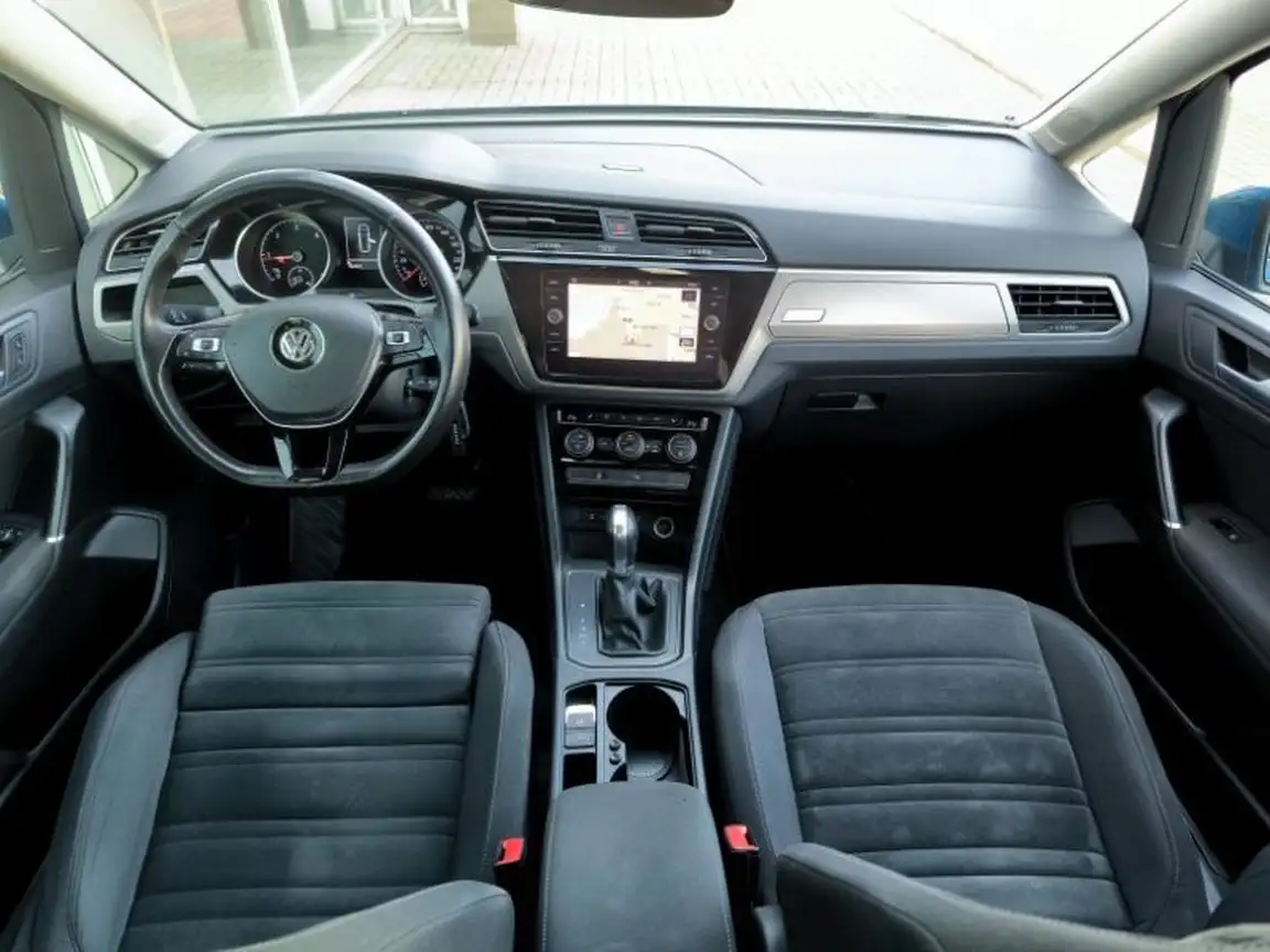 VOLKSWAGEN TOURAN