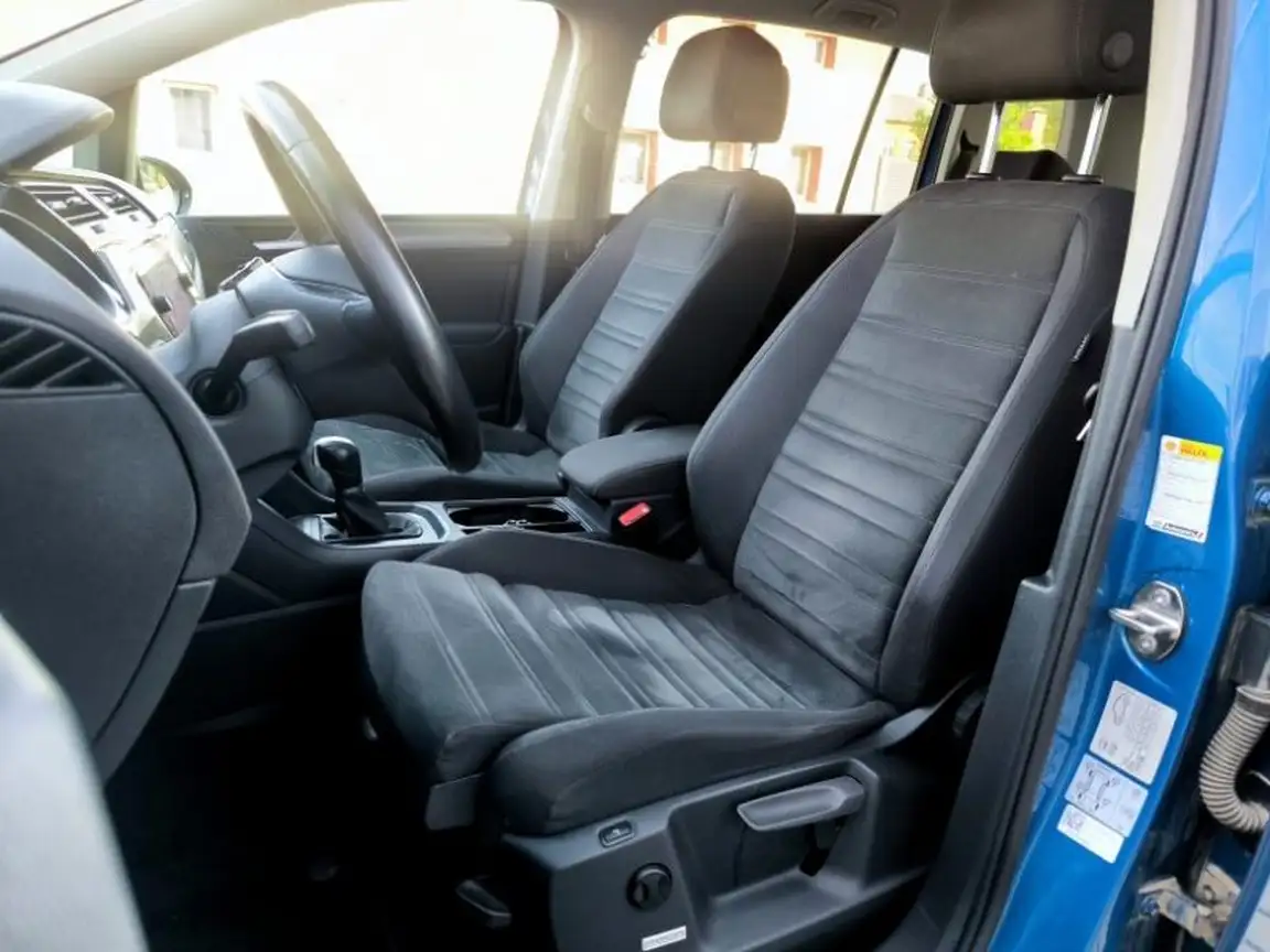 VOLKSWAGEN TOURAN