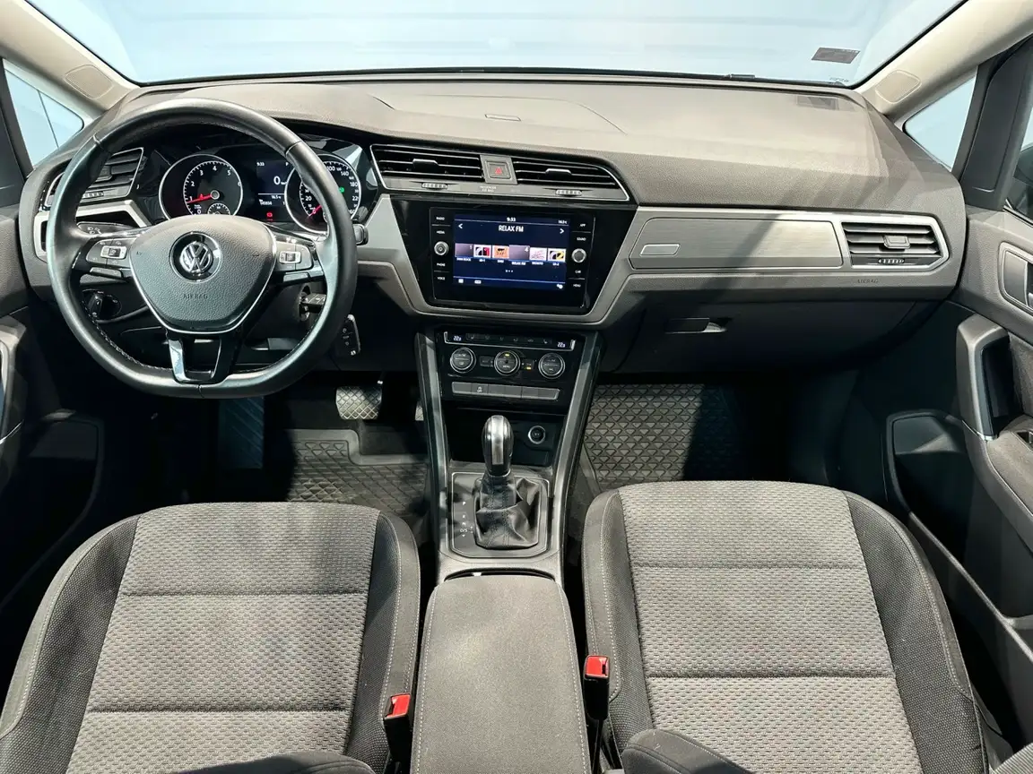 VOLKSWAGEN TOURAN