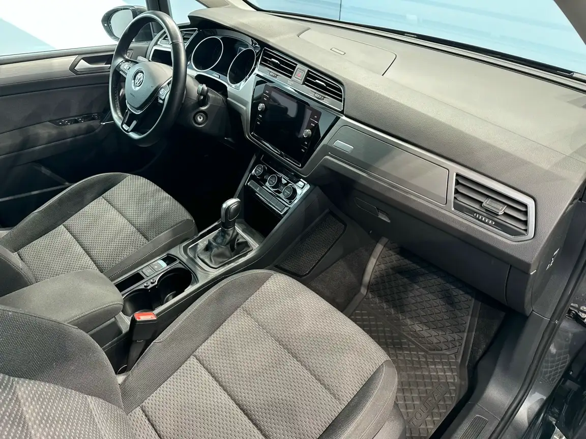 VOLKSWAGEN TOURAN