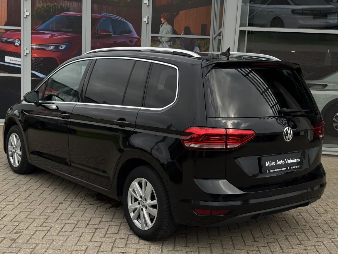 VOLKSWAGEN TOURAN