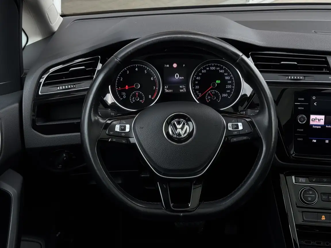 VOLKSWAGEN TOURAN