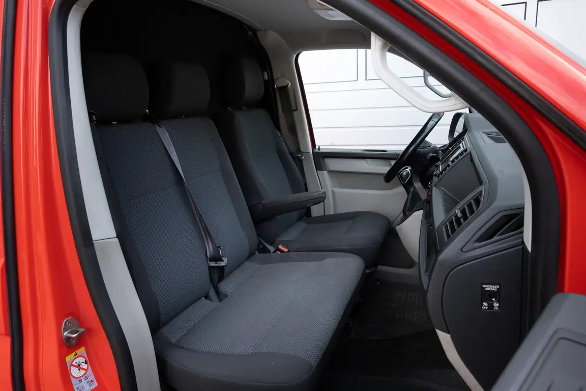 VOLKSWAGEN TRANSPORTER