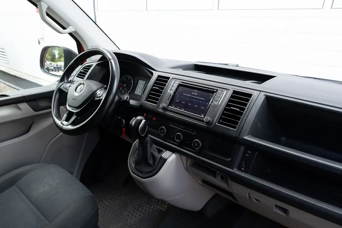 VOLKSWAGEN TRANSPORTER