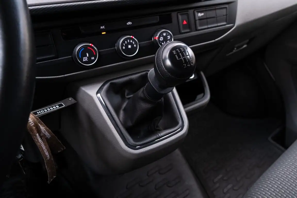 VOLKSWAGEN TRANSPORTER