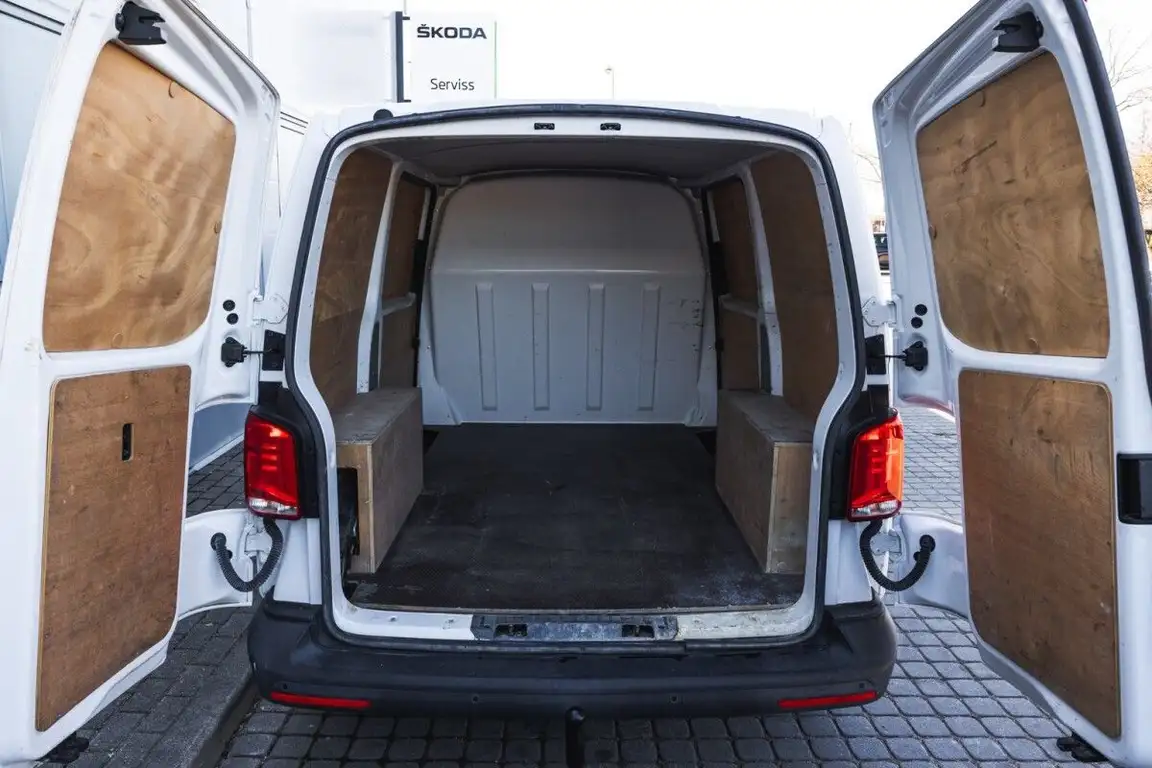 VOLKSWAGEN TRANSPORTER